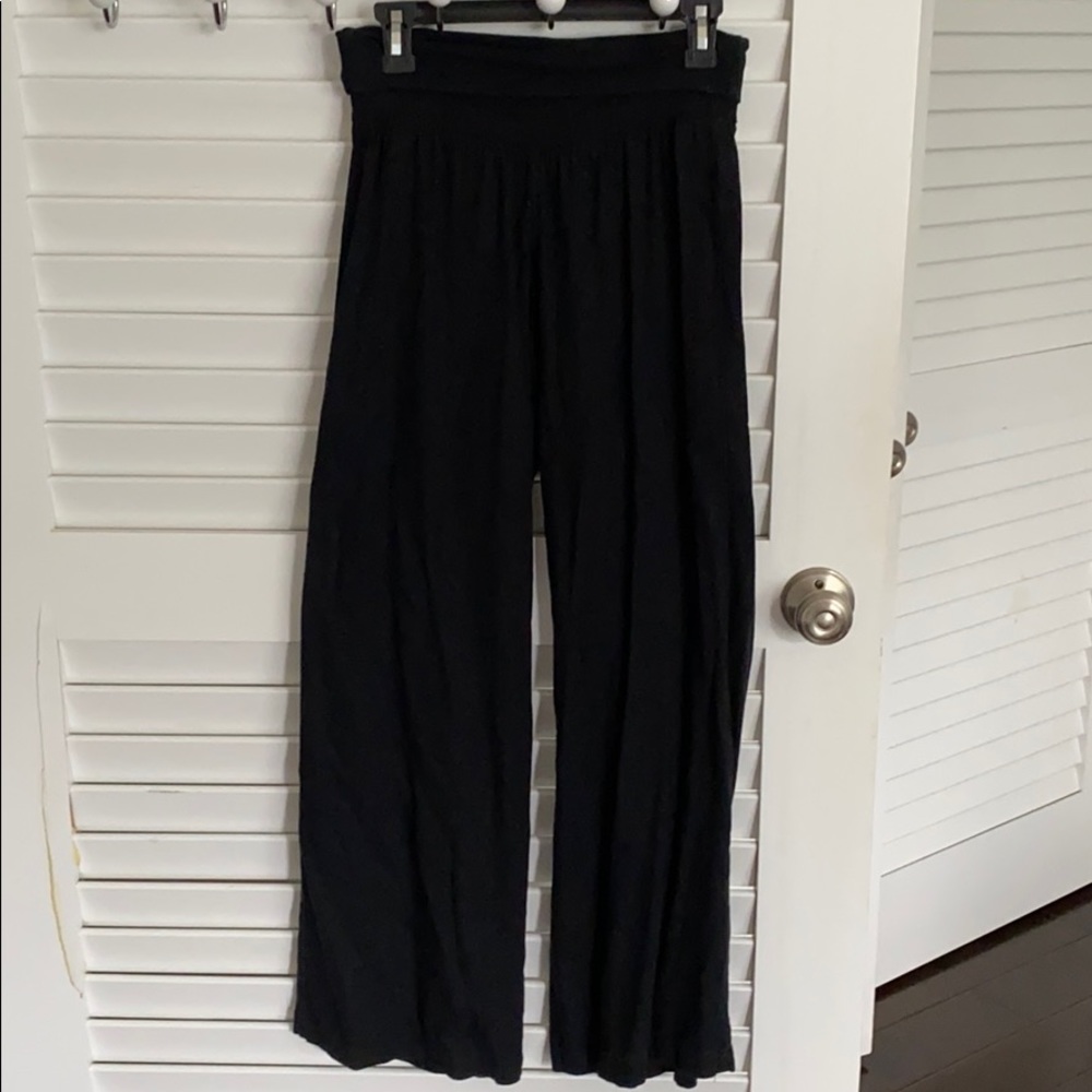 Wide-legged pants